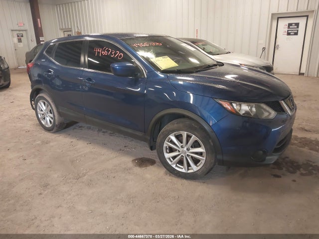 Salvage Nissan Rogue Image