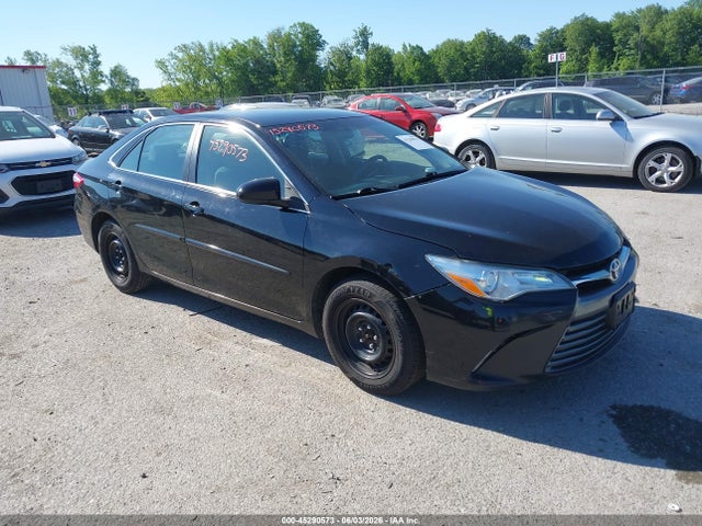 Salvage Toyota Camry Image