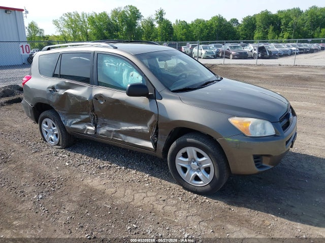 Salvage Toyota RAV4 Image