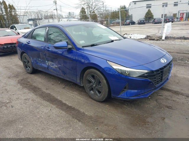 Salvage Hyundai ELANTRA Image