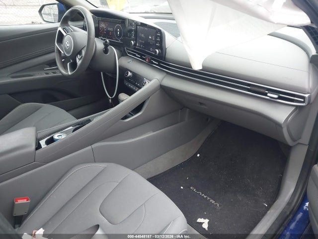 Hyundai ELANTRA Sel