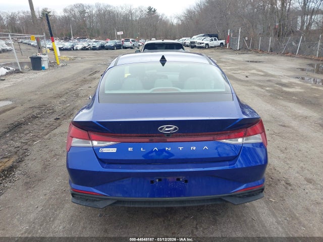 Hyundai ELANTRA Sel