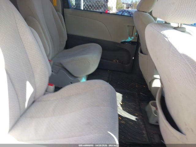 Toyota Sienna Le 7 Passenger