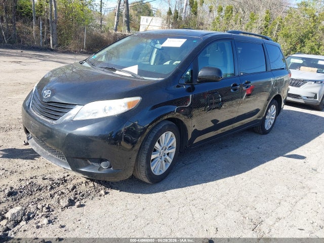 Toyota Sienna Le 7 Passenger