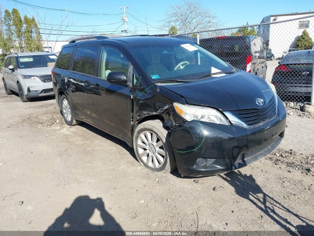 Salvage Toyota Sienna Image