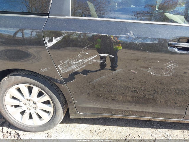 Toyota Sienna Le 7 Passenger