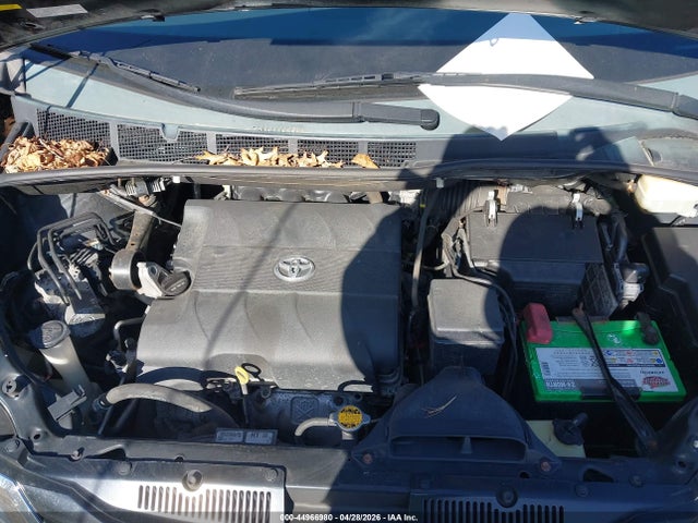 Toyota Sienna Le 7 Passenger