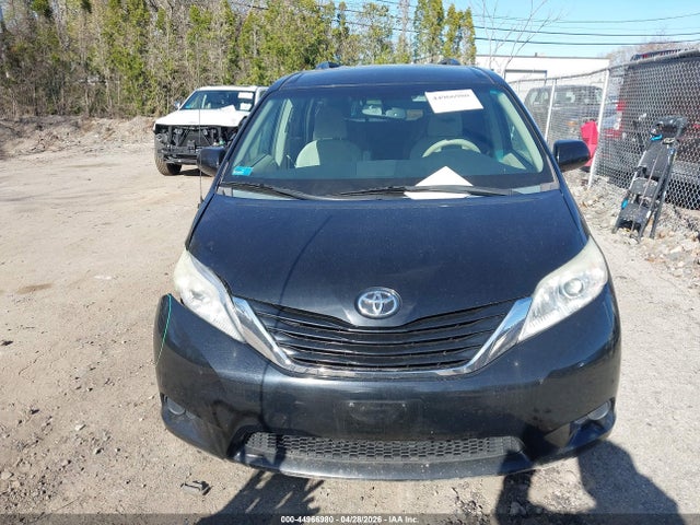 Toyota Sienna Le 7 Passenger