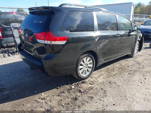 Toyota Sienna Le 7 Passenger