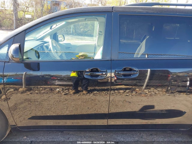 Toyota Sienna Le 7 Passenger