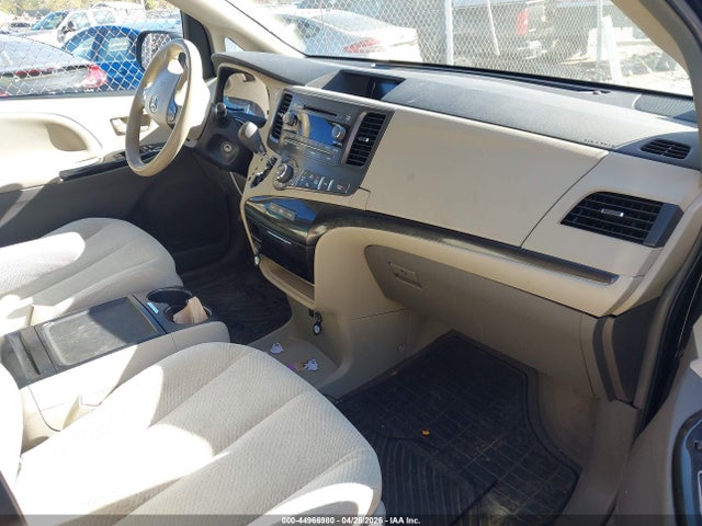 Toyota Sienna Le 7 Passenger