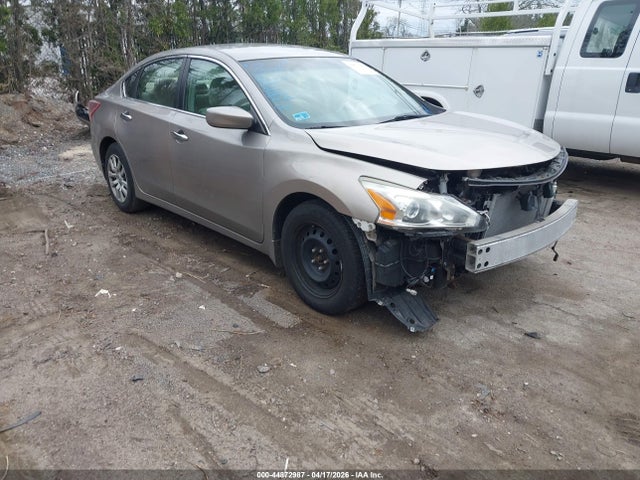Salvage Nissan Altima Image