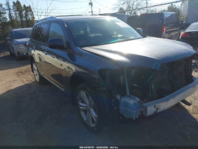 Salvage Toyota Highlander Image