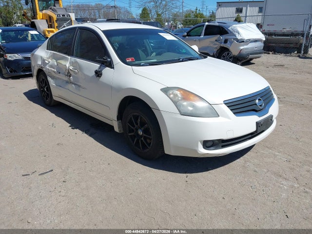 Salvage Nissan Altima Image