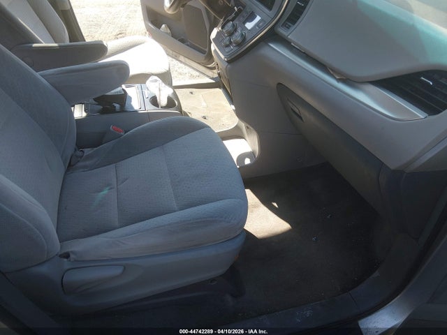 Toyota Sienna Le 8 Passenger