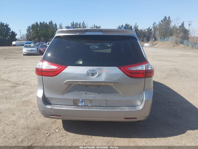Toyota Sienna Le 8 Passenger