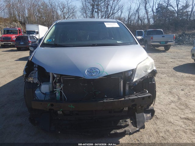 Toyota Sienna Le 8 Passenger
