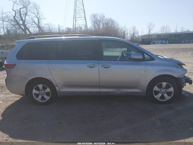 Toyota Sienna Le 8 Passenger