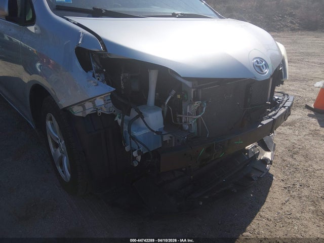 Toyota Sienna Le 8 Passenger