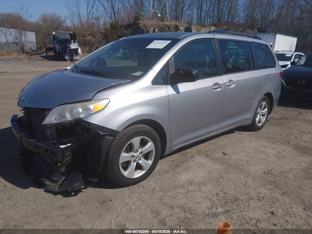 Toyota Sienna Le 8 Passenger