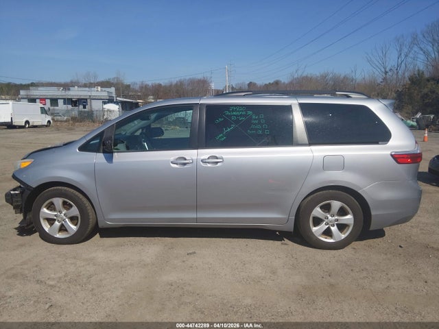 Toyota Sienna Le 8 Passenger