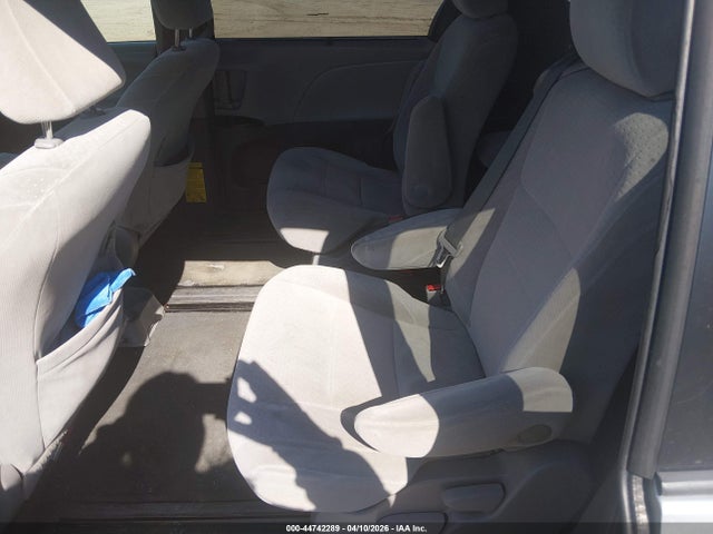 Toyota Sienna Le 8 Passenger