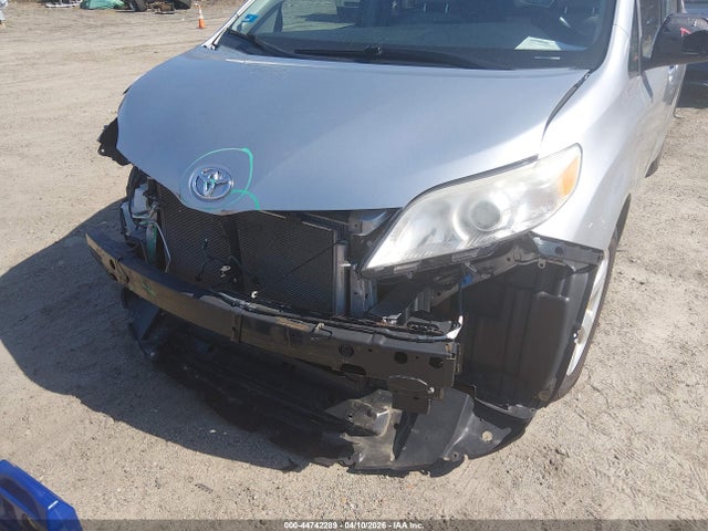 Toyota Sienna Le 8 Passenger