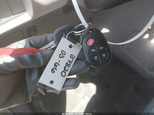 Toyota Sienna Le 8 Passenger