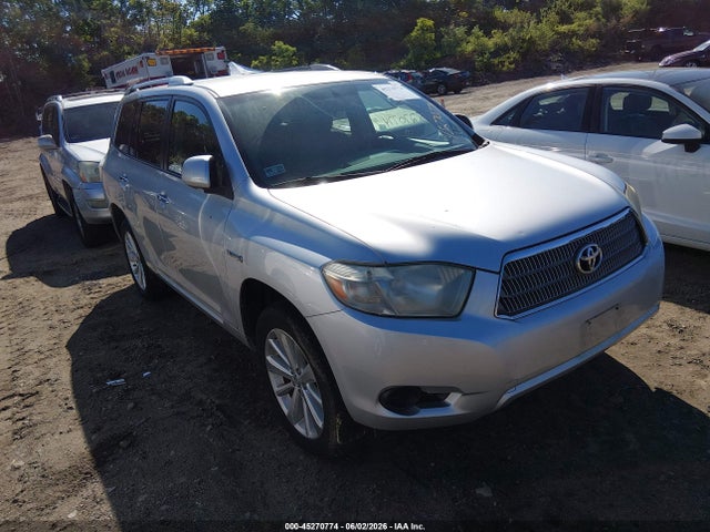Salvage Toyota Highlander Image