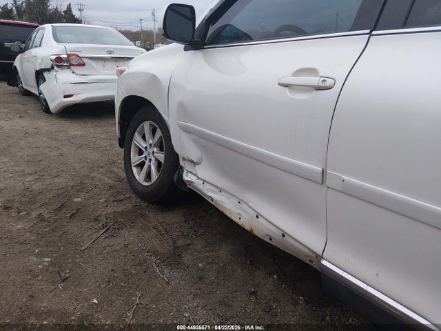 Toyota Highlander Base V6