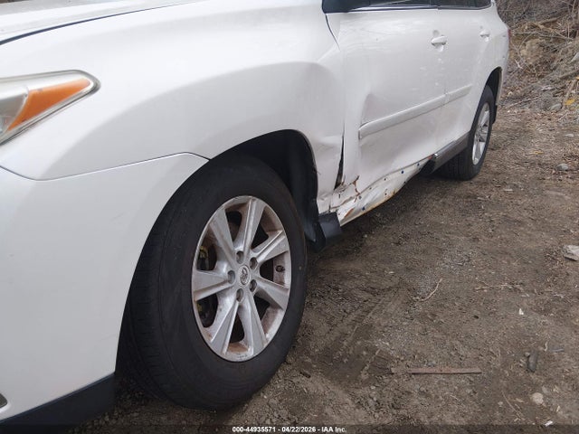 Toyota Highlander Base V6