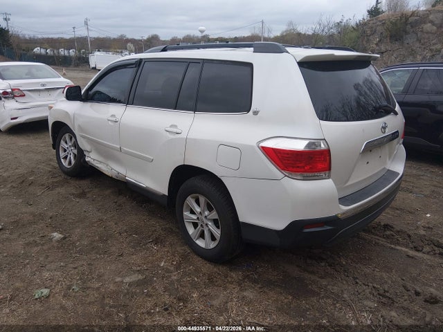 Toyota Highlander Base V6