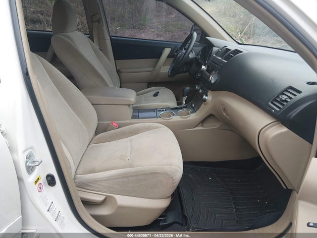 Toyota Highlander Base V6