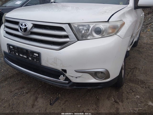Toyota Highlander Base V6