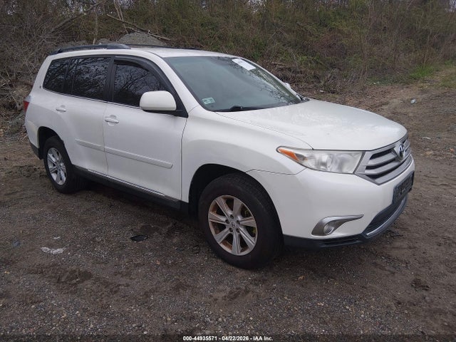 Salvage Toyota Highlander Image