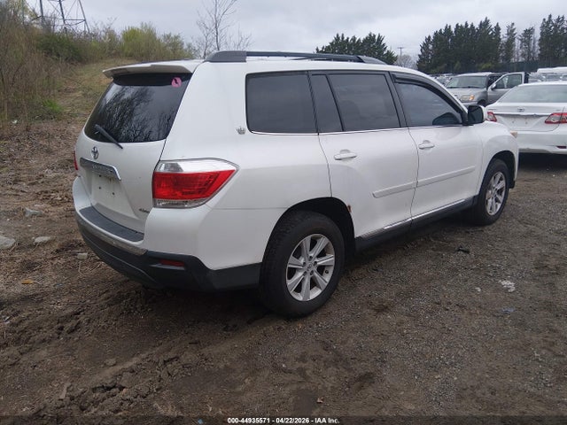 Toyota Highlander Base V6