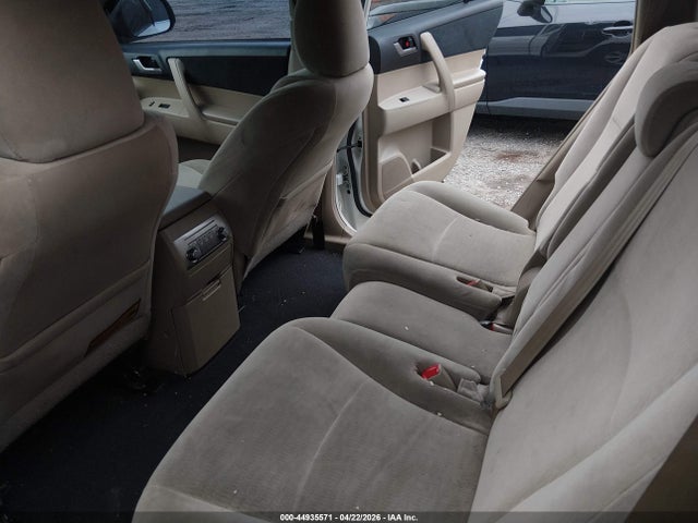 Toyota Highlander Base V6