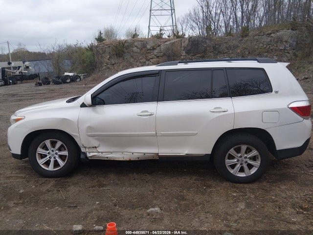 Toyota Highlander Base V6
