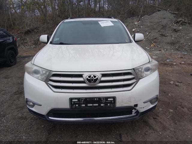 Toyota Highlander Base V6