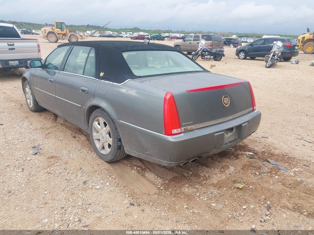 Cadillac DTS Standard
