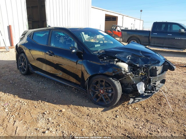Salvage Hyundai VELOSTER Image