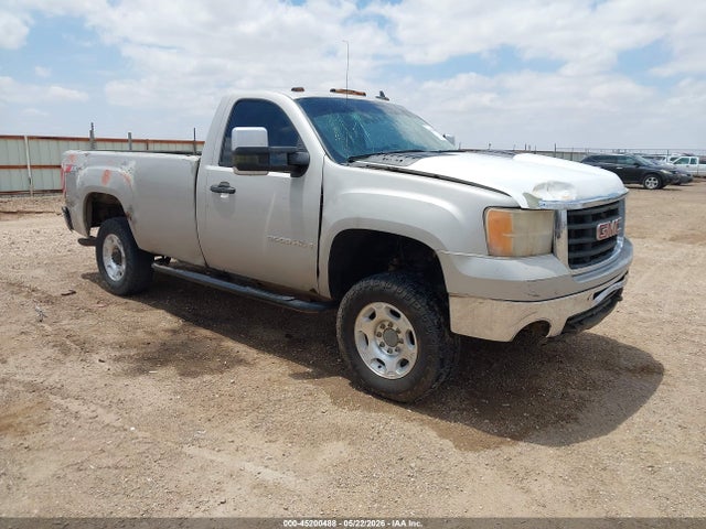 Salvage GMC Sierra 2500 Image