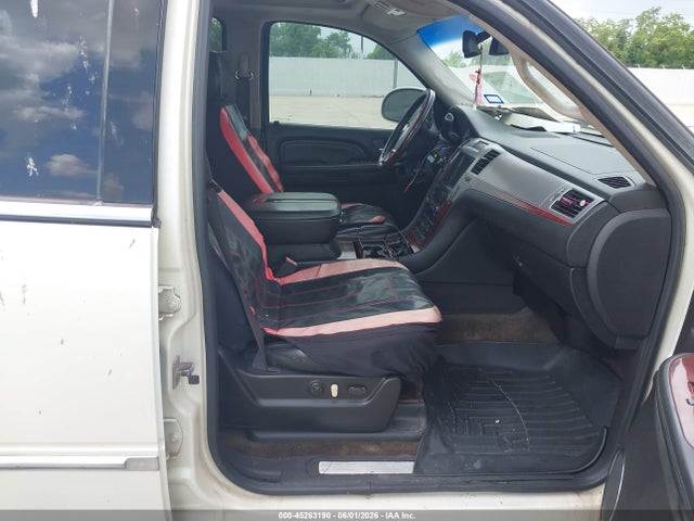 Cadillac Escalade Standard