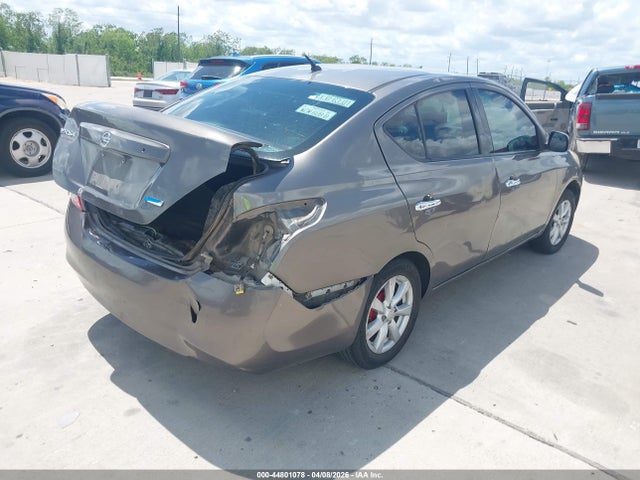 Nissan Versa