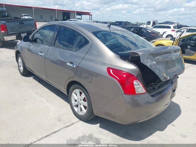 Nissan Versa