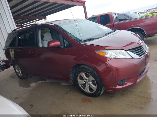 Toyota Sienna Le V6
