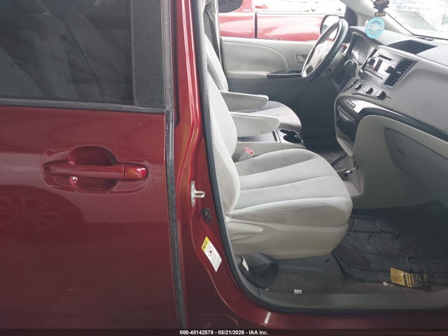 Toyota Sienna Le V6