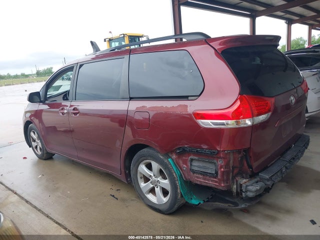 Toyota Sienna Le V6