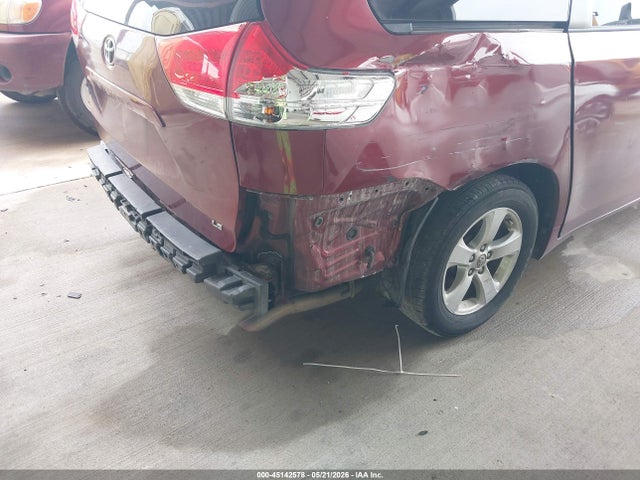 Toyota Sienna Le V6