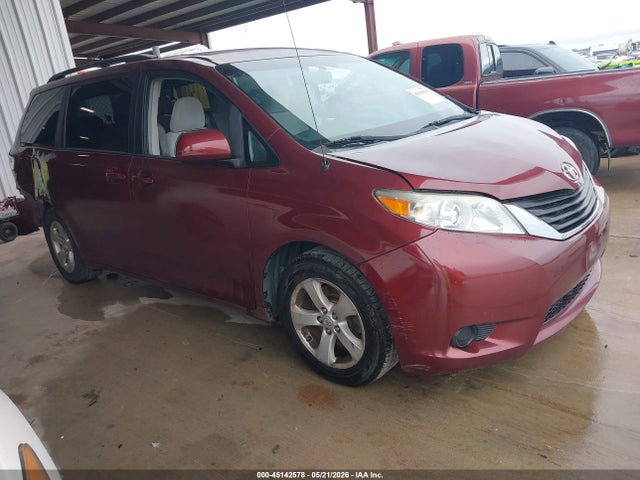 Salvage Toyota Sienna Image